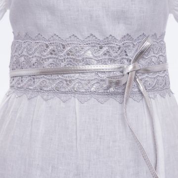 Curea lata de 10 cm petrecuta cu aplicatie din broderie textila, argintiu