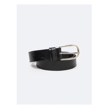 Curea neagra din piele