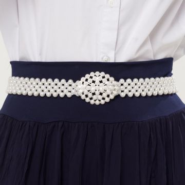 Curea elastica de 3 cm, realizata din margele tip perla cu catarama ovala cu perle