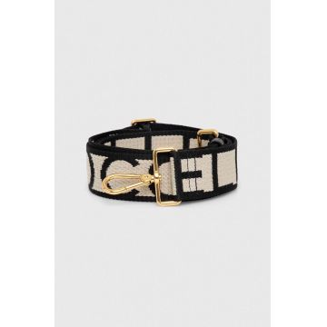 Coccinelle curea poseta